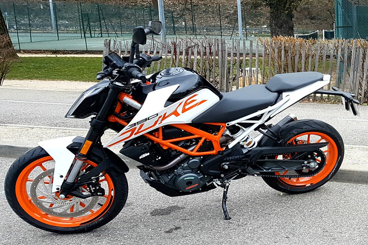 KTM 250, 390 Duke launched in India,
